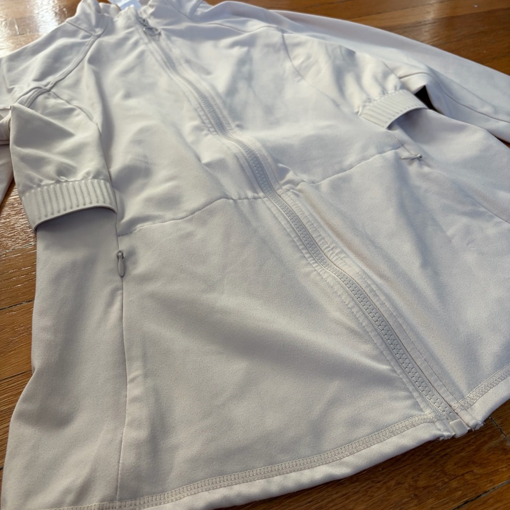 Fabletics white cream workout jacket fitted size M - image 3